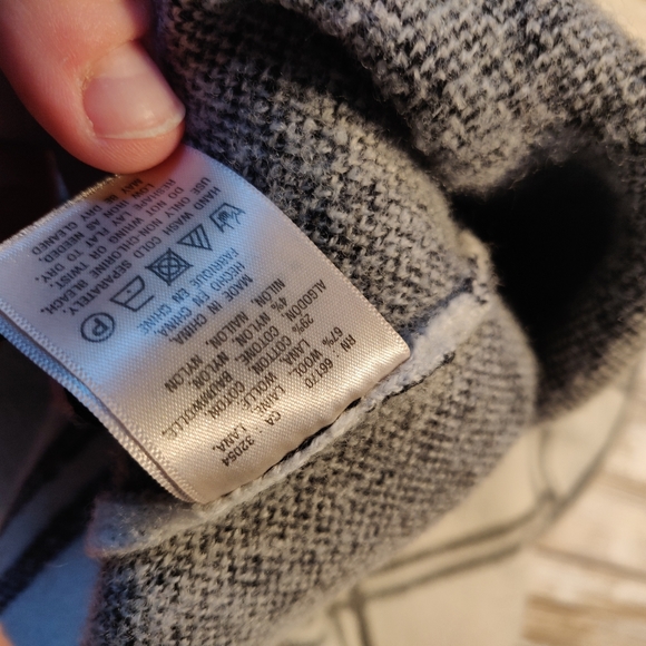 Moth sweater - Picture 3 of 7